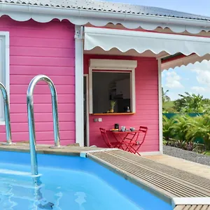 Hébergement de vacances Les Jardins De Chantilly -bungalows Avec Jardins Et Piscines Privées, Baie-Mahault